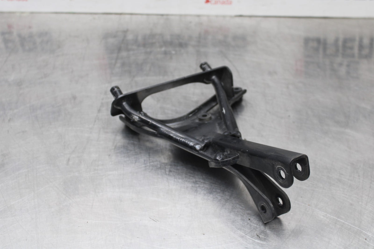 98 KAWASAKI NINJA ZX6 UPPER GAUGES STAY BRACKET BB870