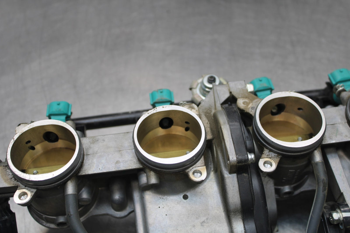 13 YAMAHA YZF R1 MAIN FUEL INJECTORS / THROTTLE BODIES BB781