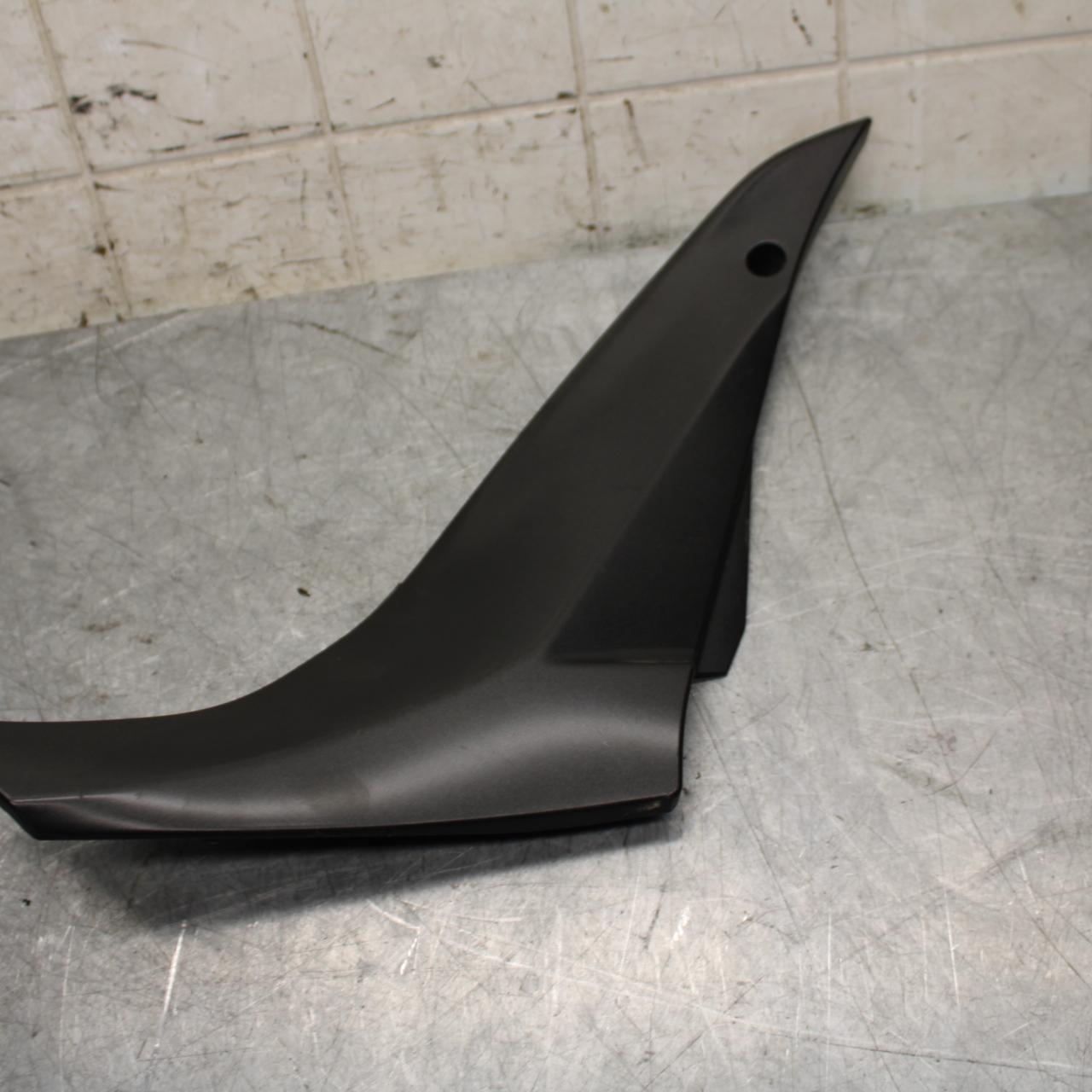 2008 Kawasaki Ninja ZX10R  RIGHT FRONT SIDE SEAT SADDLE PANEL TRIM COWL BB524