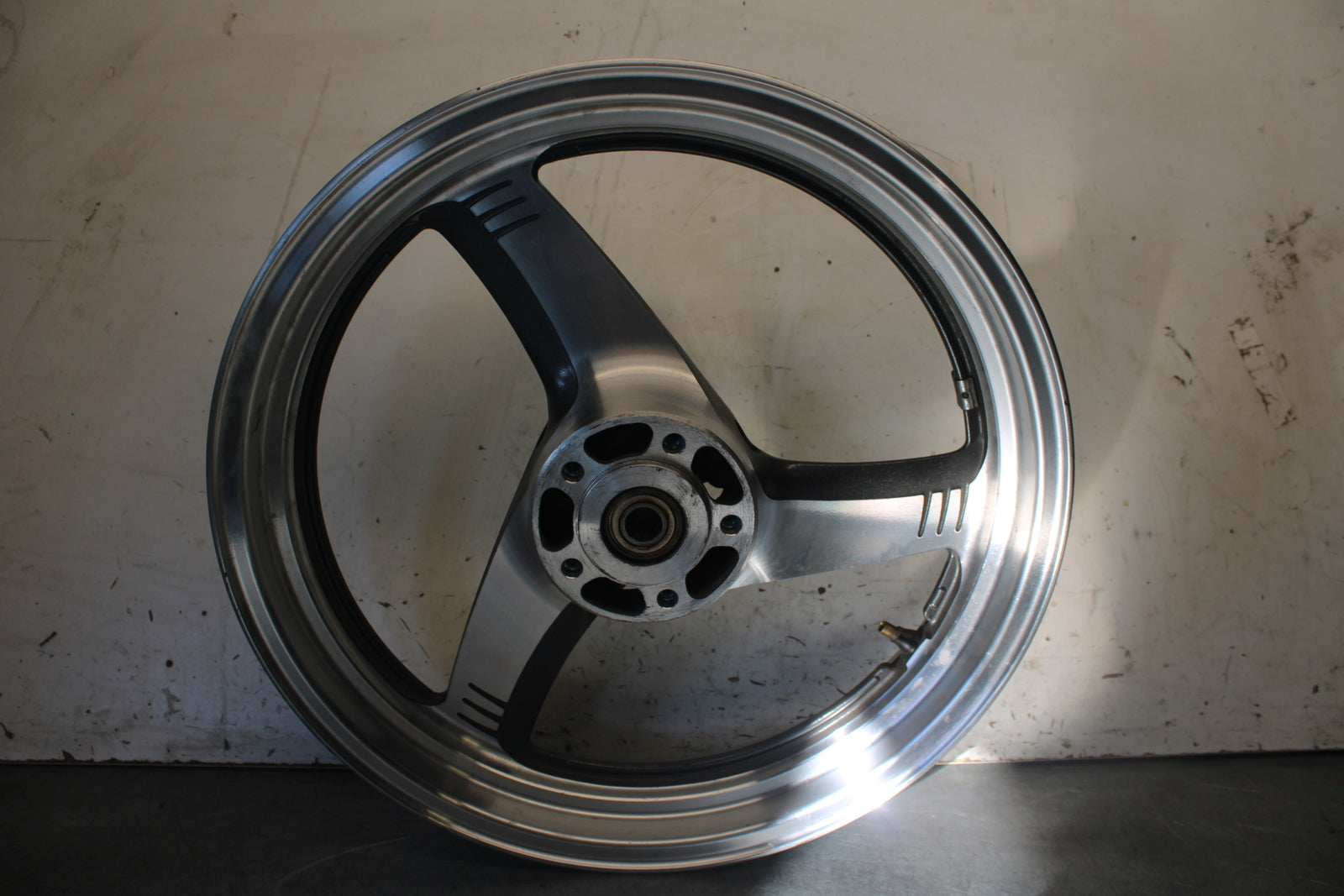 97-04 SUZUKI MARAUDER 800 FRONT WHEEL FRONT RIM BB312