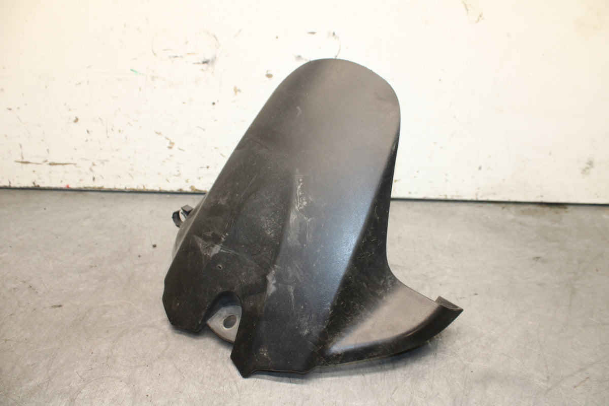 08-09 SUZUKI GSXR600 REAR BACK WHEEL TIRE HUGGER FENDER BB728