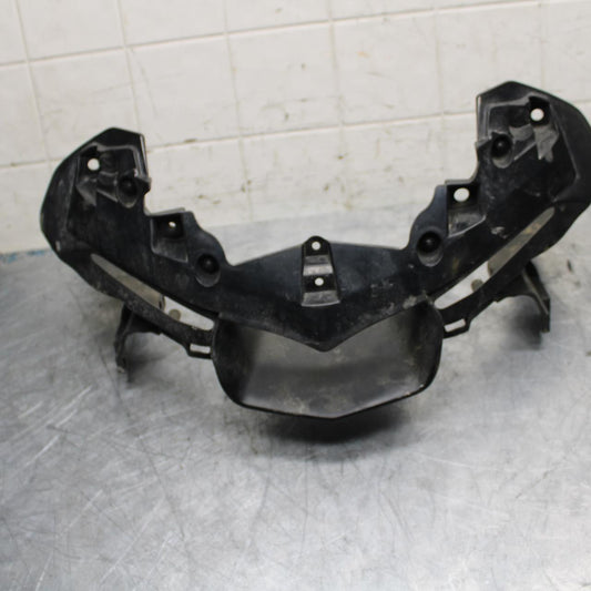 18 YAMAHA YZF R1  FRONT CENTER COWL FAIRING STAY BB473