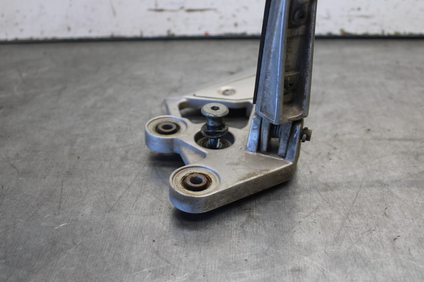 07-09 YAMAHA FZ6 LEFT REARSET REAR SET DRIVER FOOT PEG REST STOP BB713