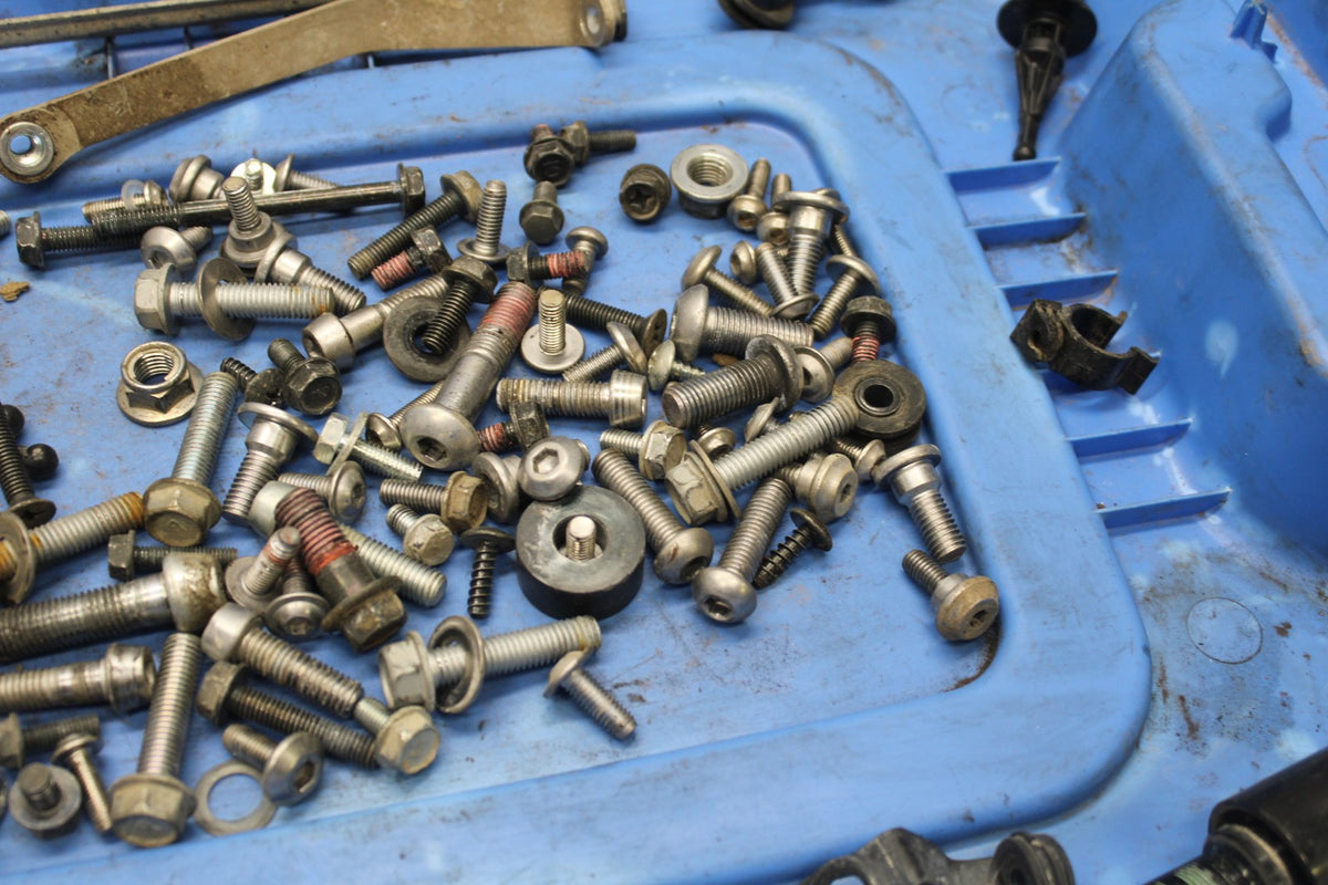 08 KAWASAKI ZX6R MOUNTING BOLTS HARDWARE SCREWS BB896