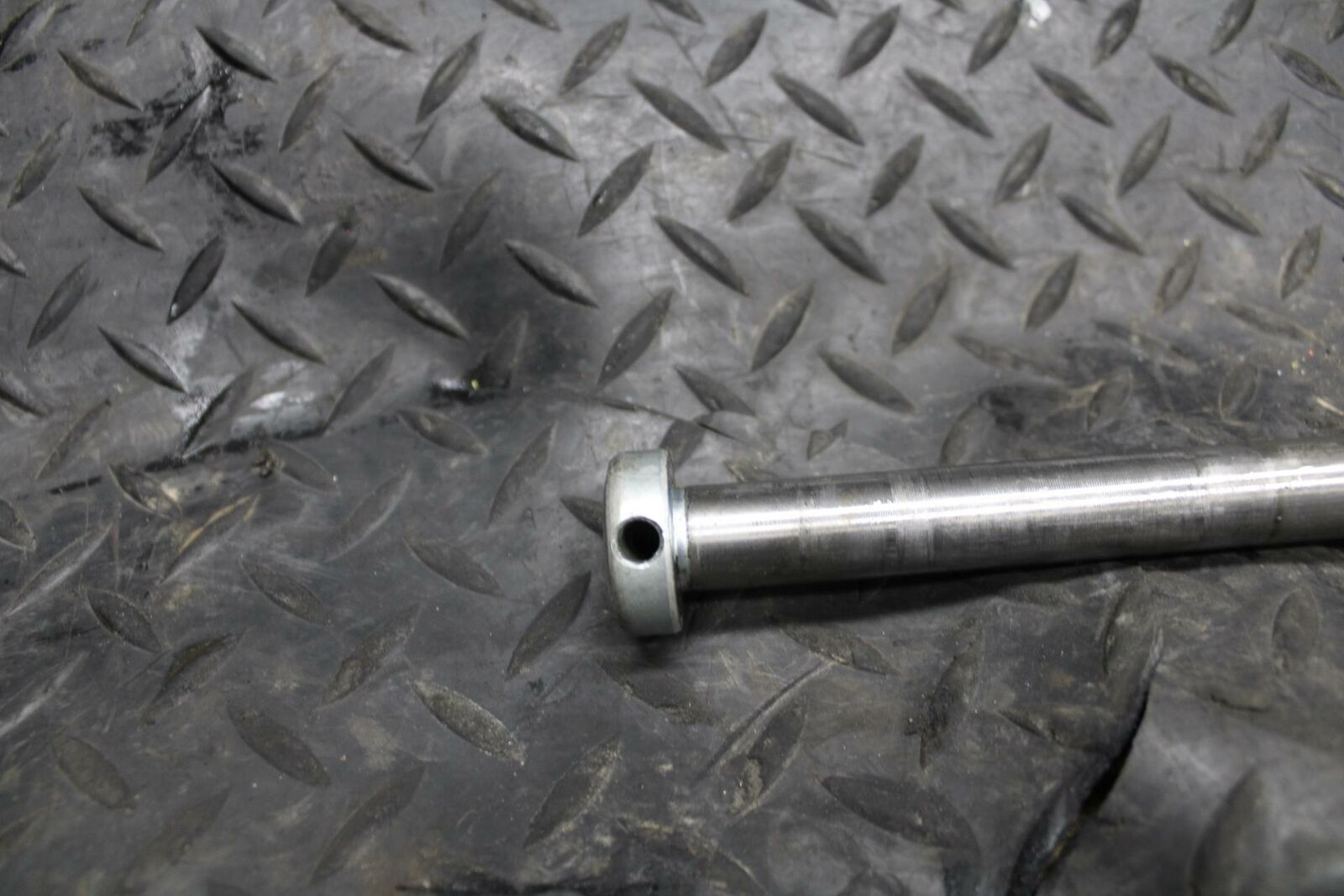 86 SUZUKI GS750ES REAR AXLE BACK WHEEL RIM PIVOT BOLT AXEL BB233