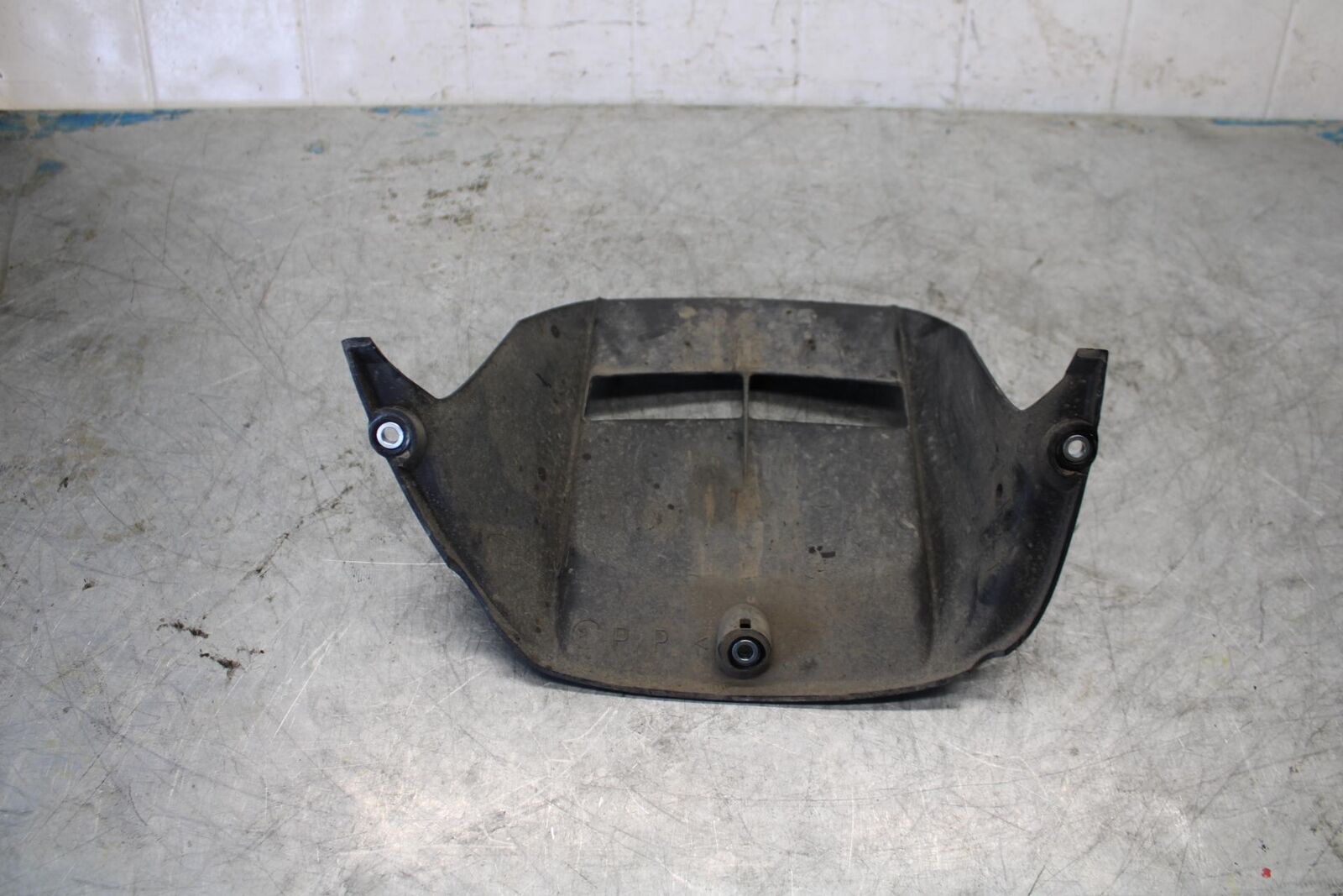 08-16 YAMAHA YZF R6 REAR BACK WHEEL TIRE HUGGER FENDER BB431