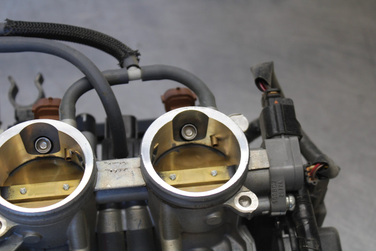 18 SUZUKI GSXR750 MAIN FUEL INJECTORS / THROTTLE BODIES BB891