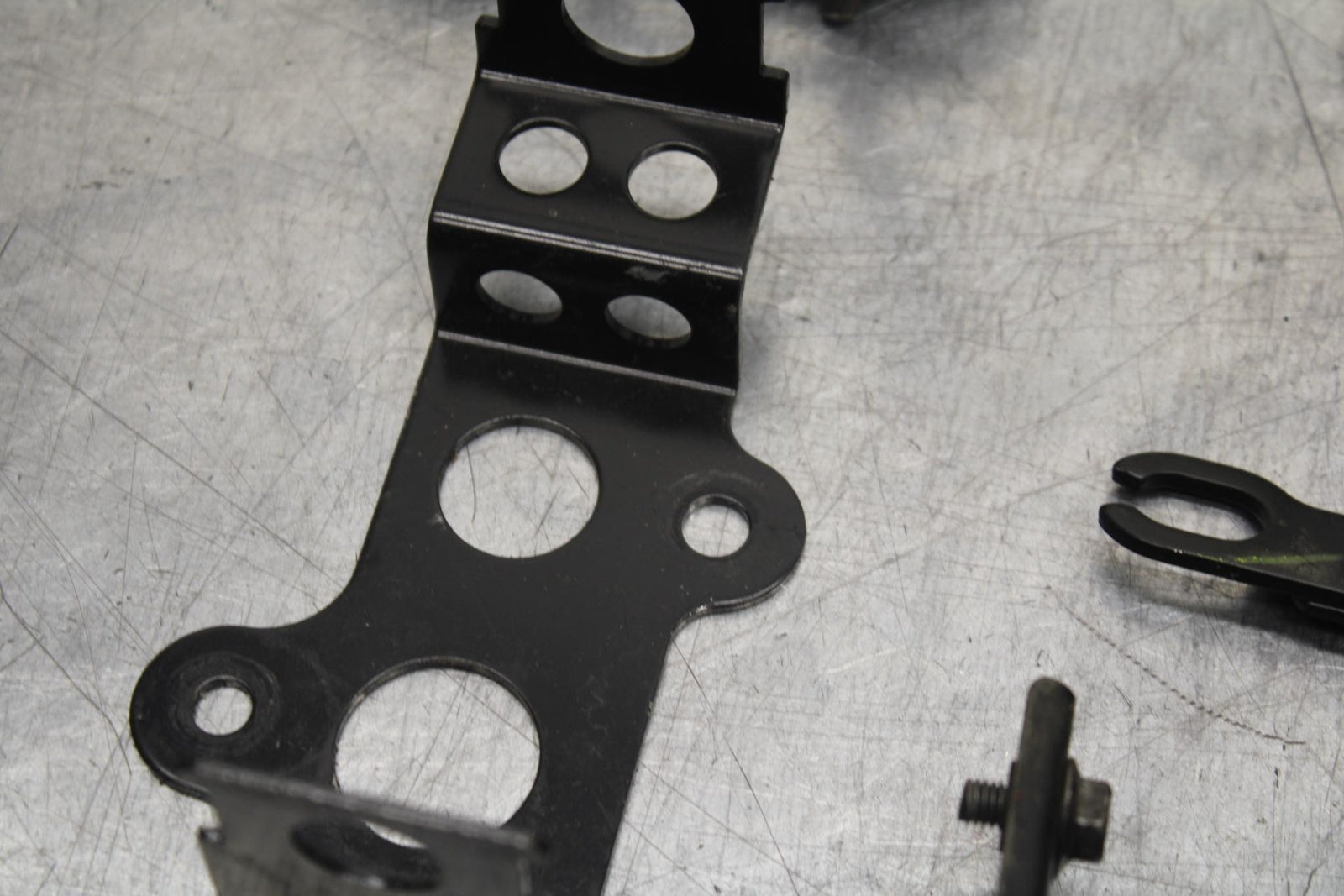 17-20 KAWASAKI 650 EX650 ABS GAS TANK RESERVOIR BRACKET AND MISCELLANEOUS BB88