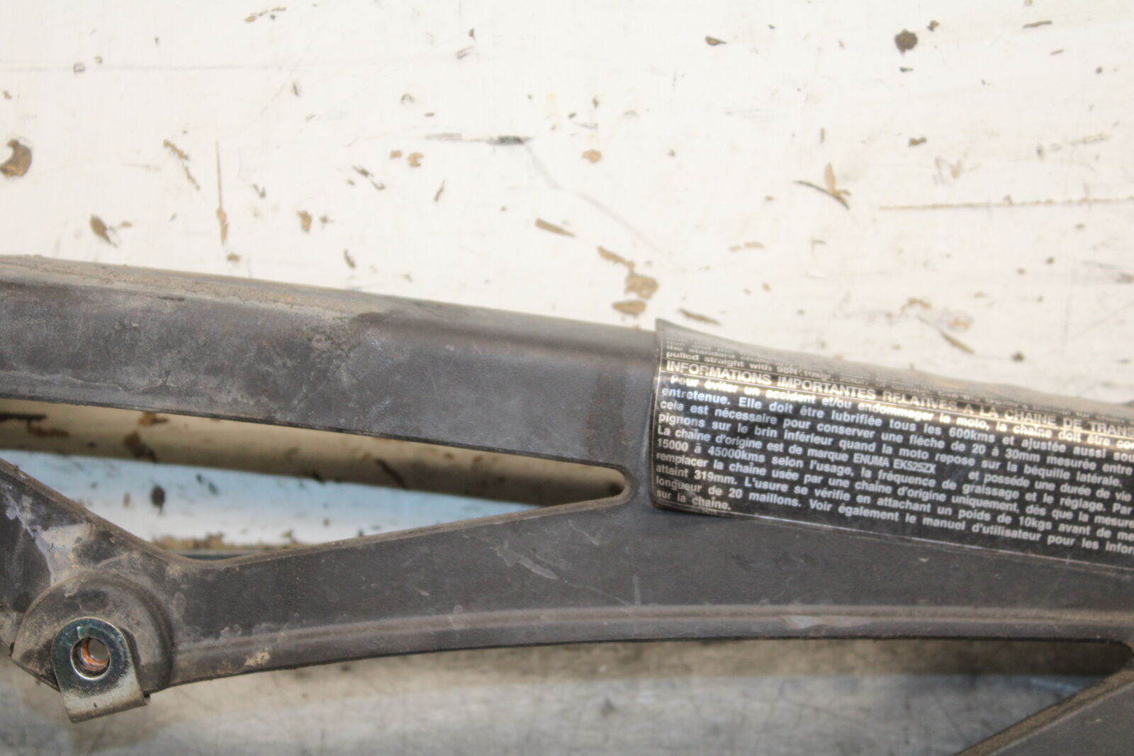 12-13 KAWASAKI Z1000 REAR BACK DRIVE CHAIN GUARD COVER SHIELD BB743