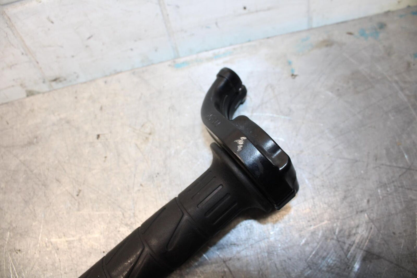 2002 Kawasaki Ninja ZX12R ZX1200B THROTTLE CABLE LINE HOUSING GUIDE BB48