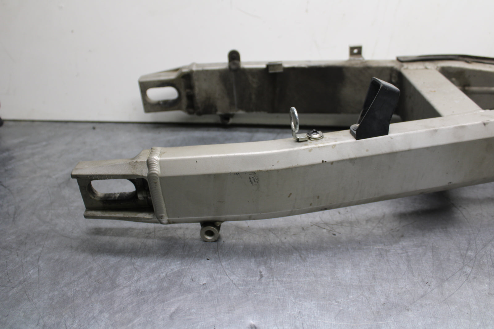 00-02 KAWASAKI NINJA ZX6R REAR SWINGARM BACK SUSPENSION SWING ARM BB750