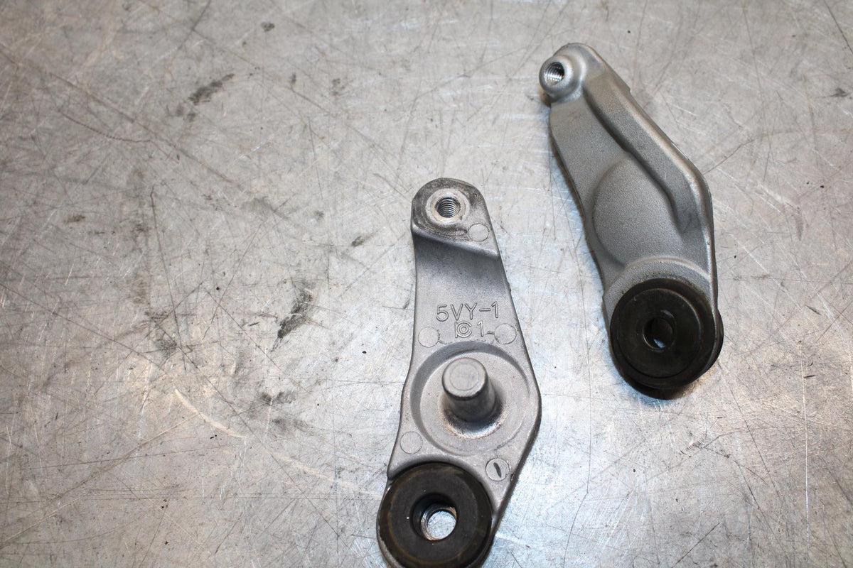 2007 Yamaha YZF R6 FRONT GAS TANK BRACKET MOUNT BB525