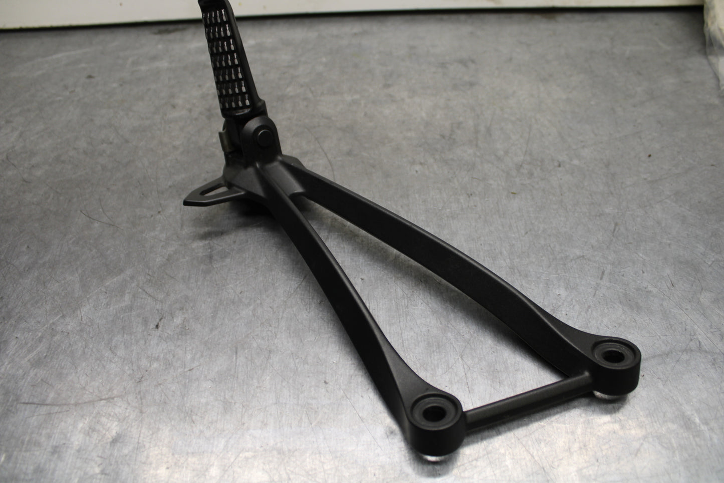 19-23 KAWASAKI NINJA ZX6R LEFT REAR BACK PASSENGER PEG BB749