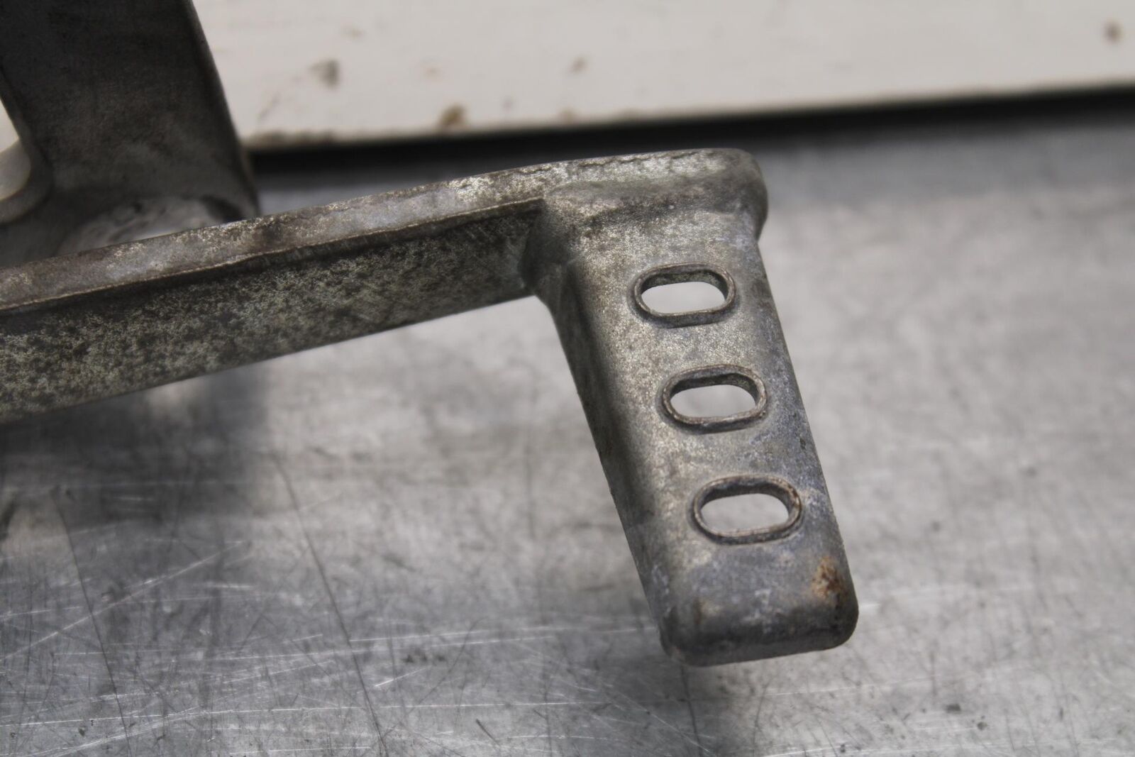 04-09 SUZUKI GS 500 FH GS500F RIGHT REARSET REAR SET DRIVER FOOT PEG REST  BB97