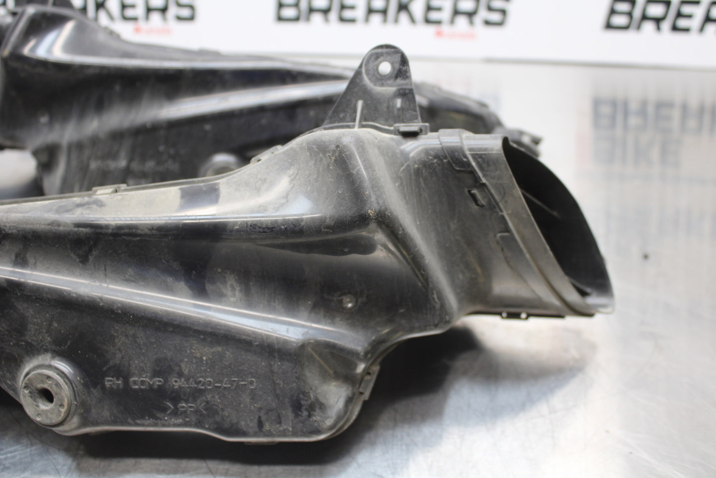 11 SUZUKI GSXR1000 RIGHT LEFT AIR INTAKE DUCTS BB142