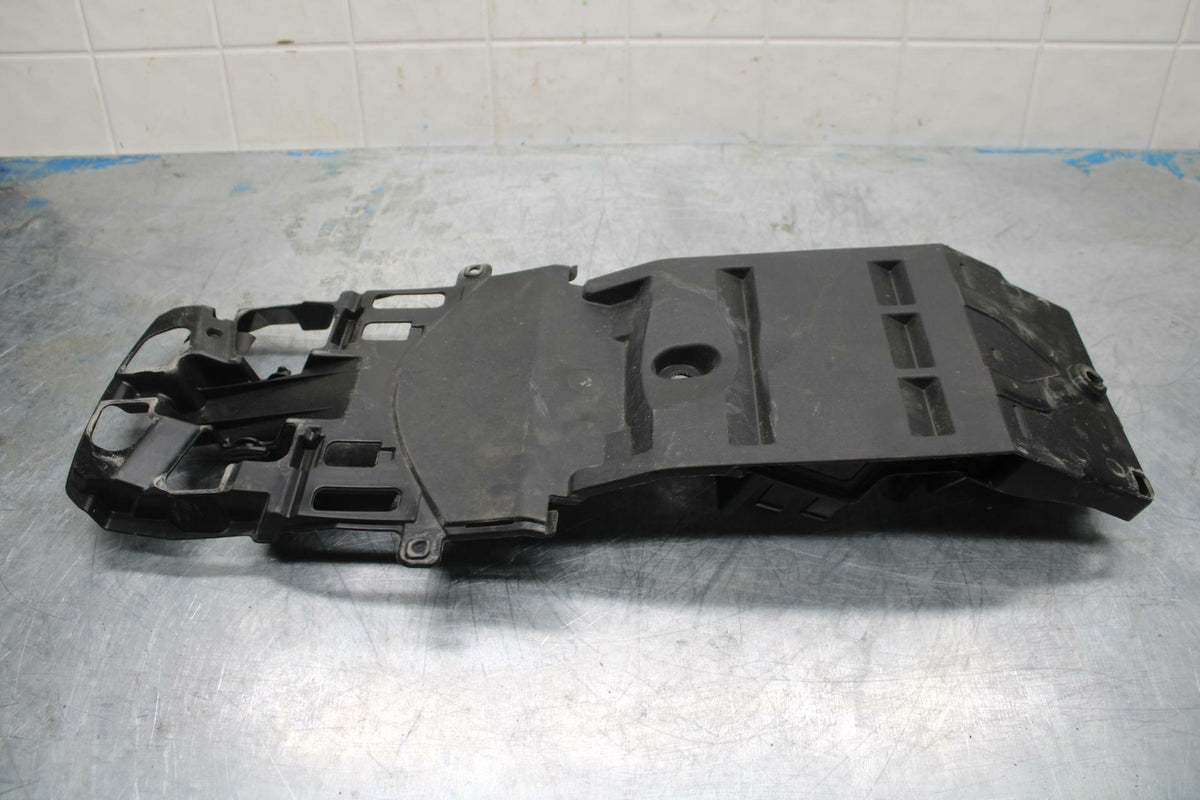 15-21 SUZUKI GSXR600 REAR BACK TAIL UNDERTAIL BATTERY TRAY PLASTIC BB418