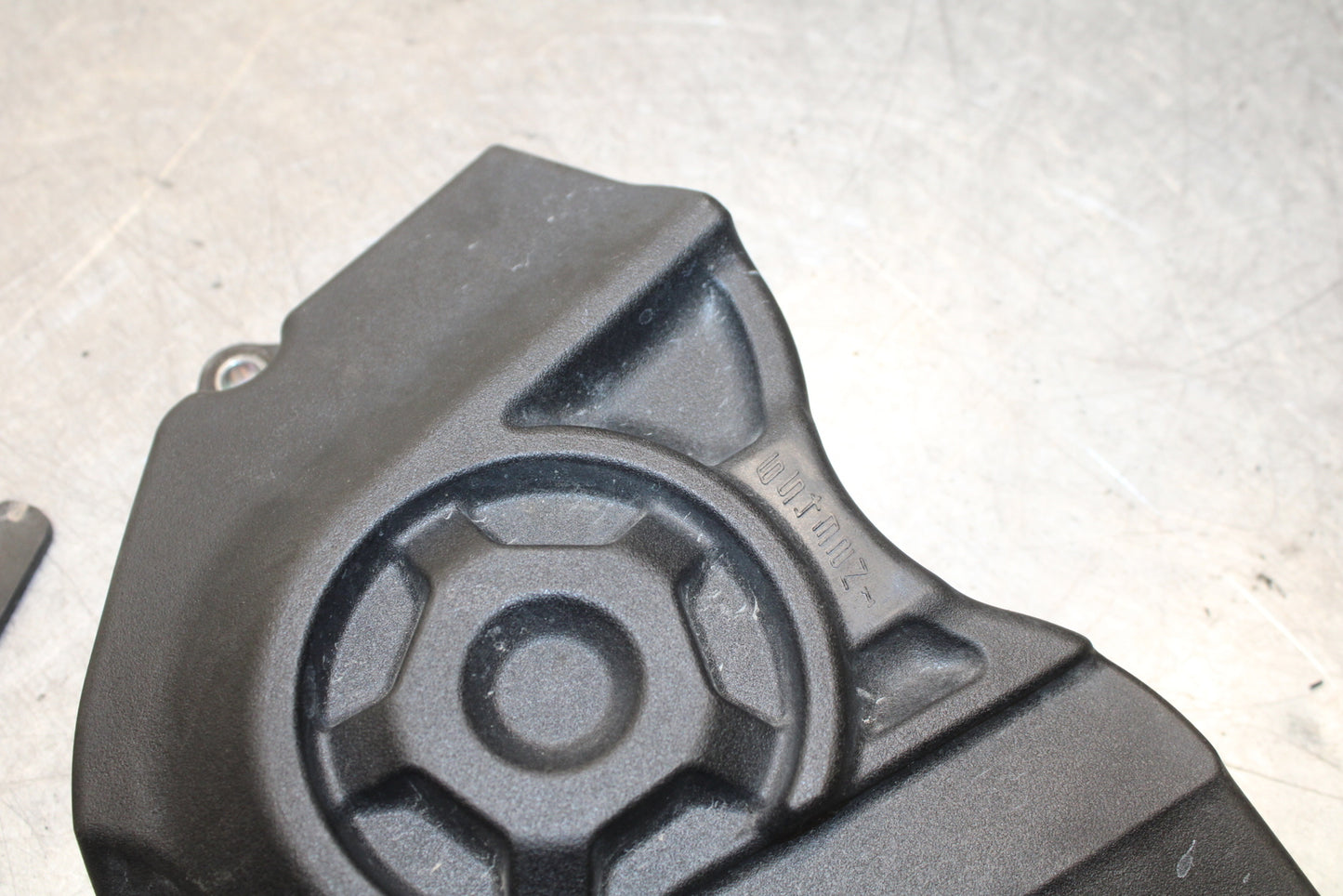 16 KAWASAKI NINJA ZX10R ENGINE SPROCKET COVER BB650