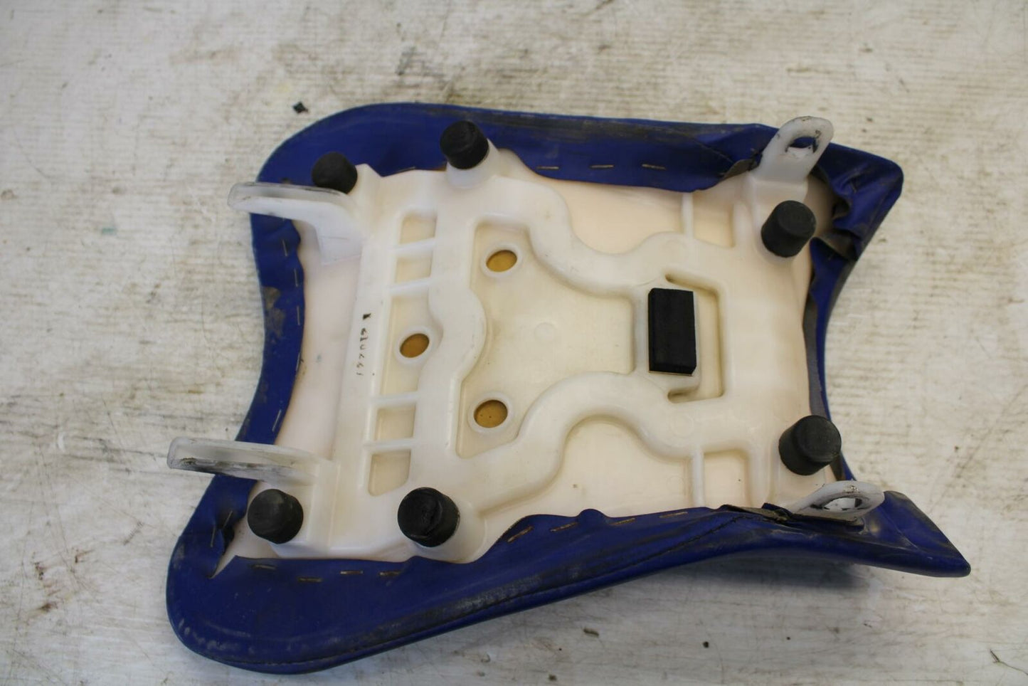08-09 SUZUKI GSXR600 FRONT DRIVERS SEATSADDLE PILLION 45100-37H00-V45 BB156B
