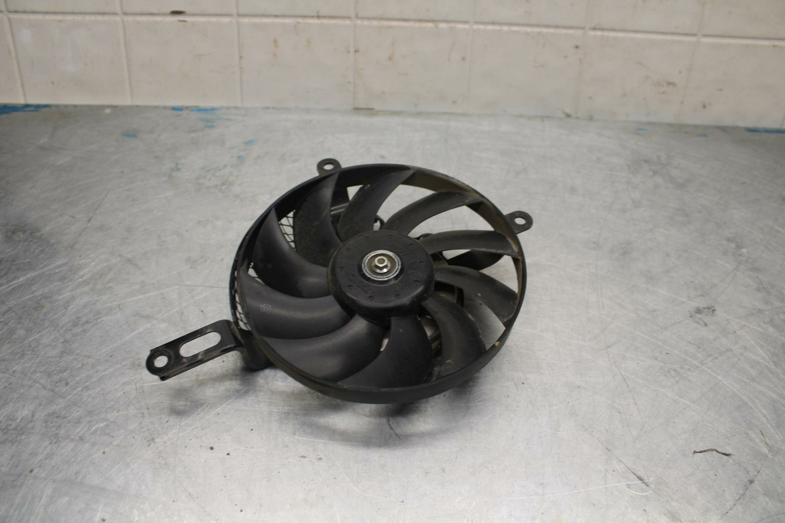 11-22 SUZUKI GSXR600 ENGINE RADIATOR COOLING FAN BB422