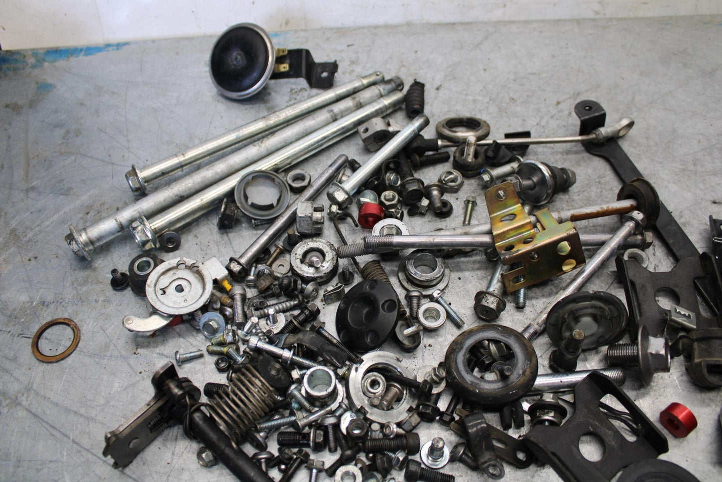 13-17 KAWASAKI NINJA 300 ENGINE MOUNTING BOLTS RANDOM HARDWARE  SCREWS BB429