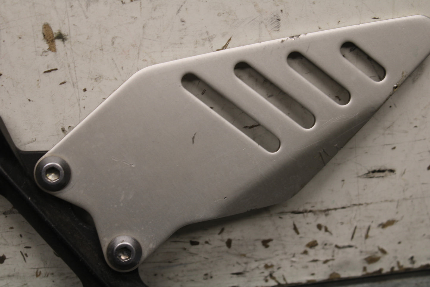 13-17 KAWASAKI NINJA ZX6R ZX636E LEFT REARSET REAR SET DRIVER FOOT PEG BB735