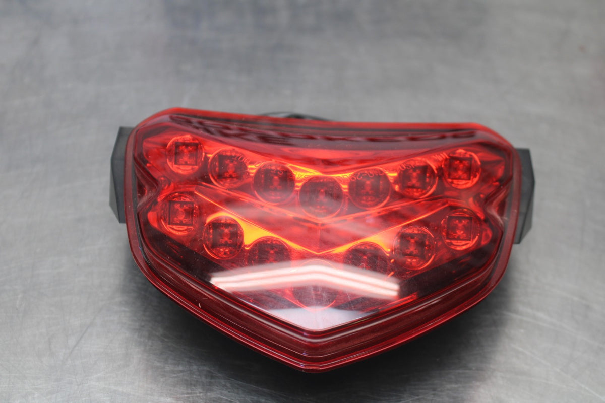 05 SUZUKI GSXR600 REAR TAIL TAILLIGHT BACK BRAKE LIGHT BB329