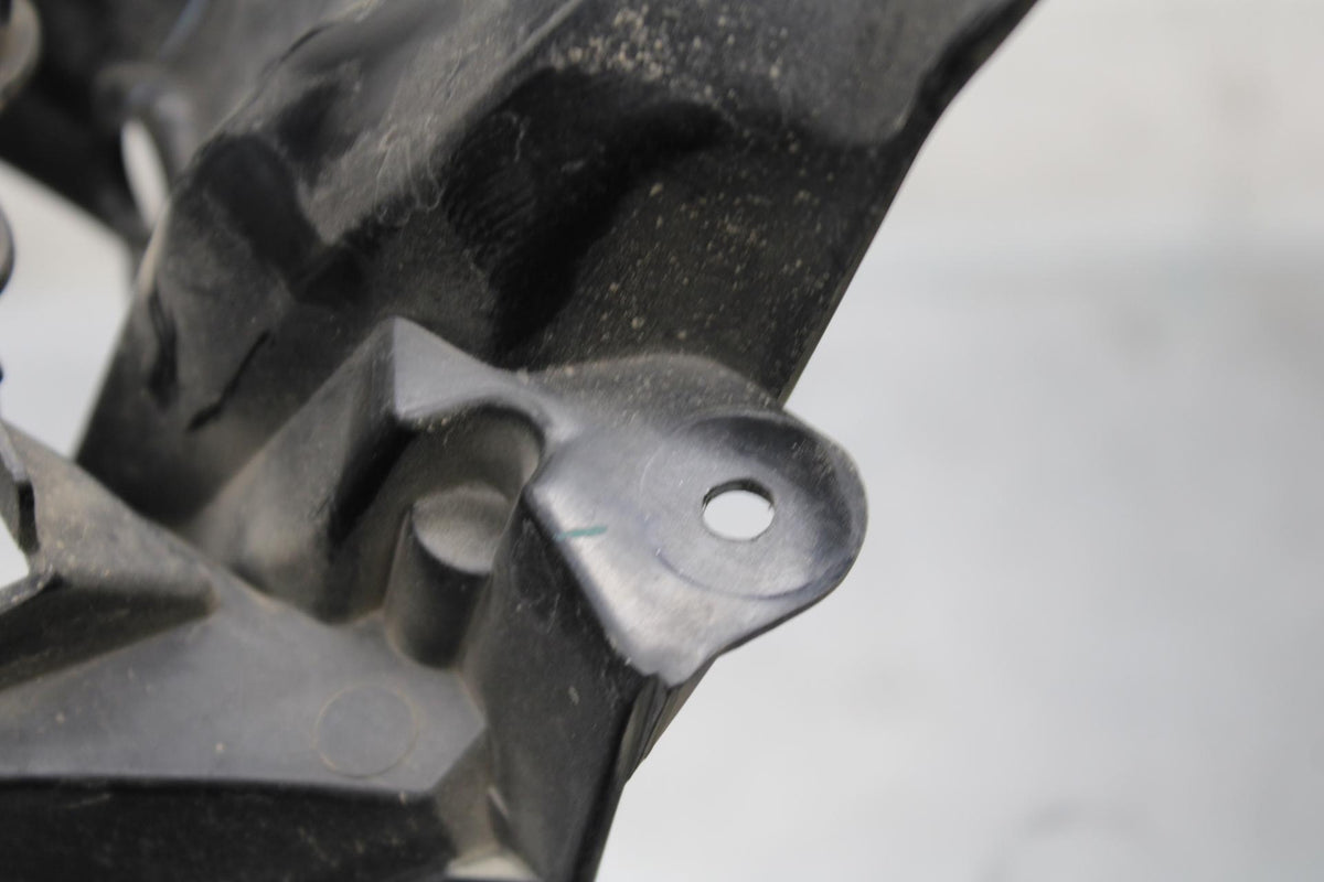 2006 Yamaha YZF R6 FRONT CENTER COWL FAIRING BB560