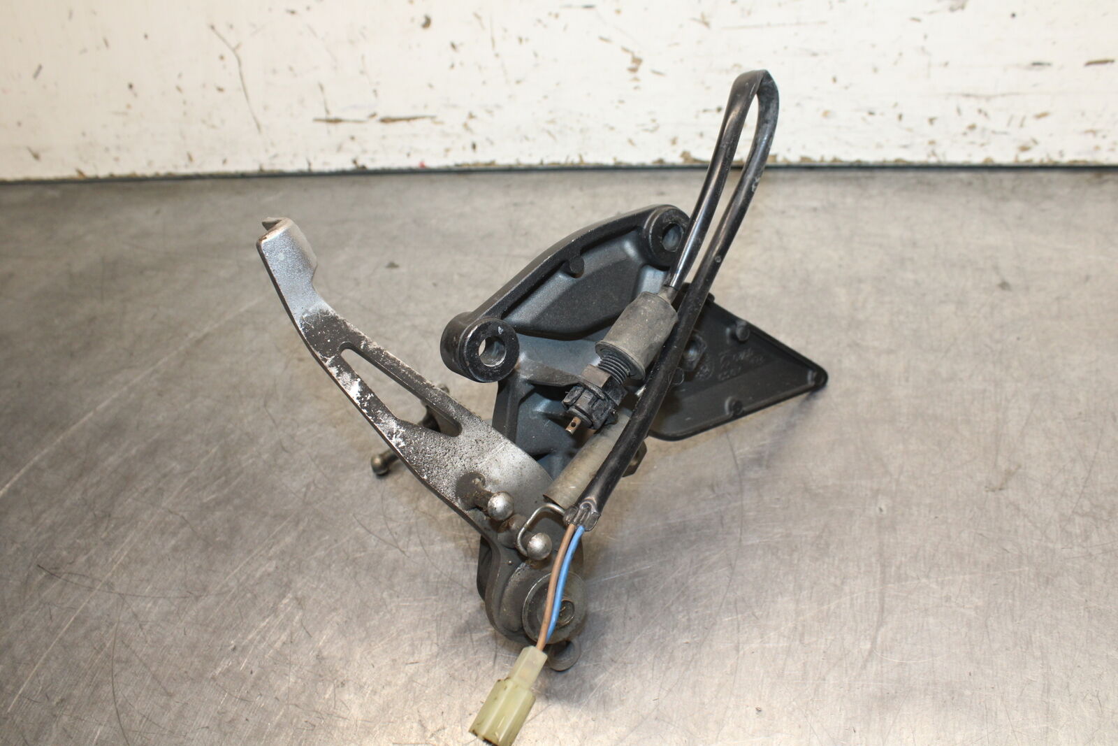 12-13 KAWASAKI Z1000 RIGHT REARSET REAR SET DRIVER FOOT PEG REST STOP BB743