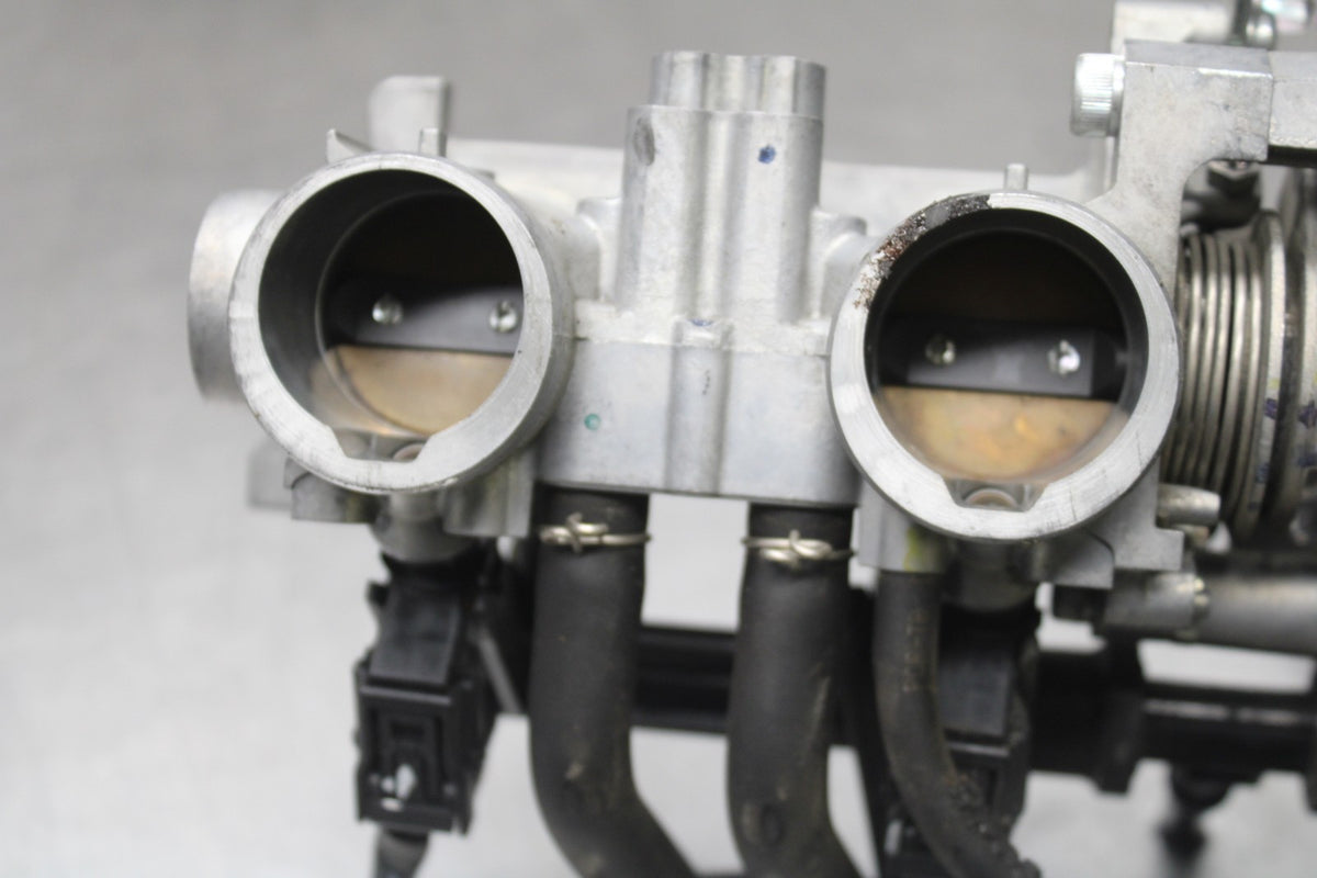 18 HONDA CBR650F MAIN FUEL INJECTORS / THROTTLE BODIES BB946