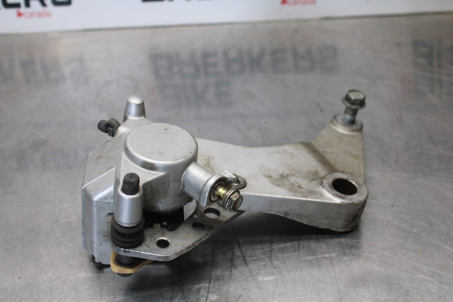 03-08 KAWASAKI VULCAN 1600 REAR BACK BRAKE CALIPER W MOUNT BRACKET BB196