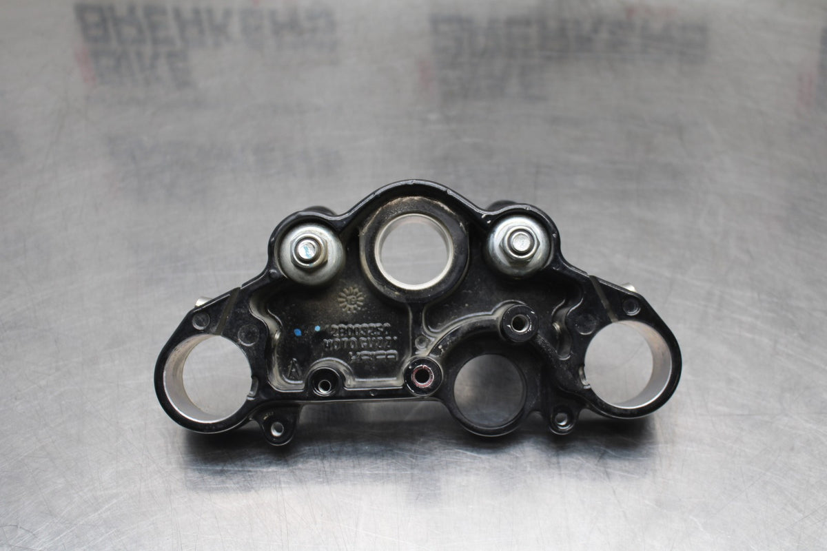 19 MOTO GUZZI V7 III FORKS UPPER TRIPLE TREE CLAMP BB831