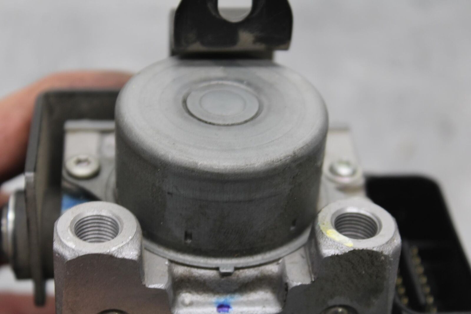 15-16 KAWASAKI EX300 ABS PUMP UNIT MODULE BB635