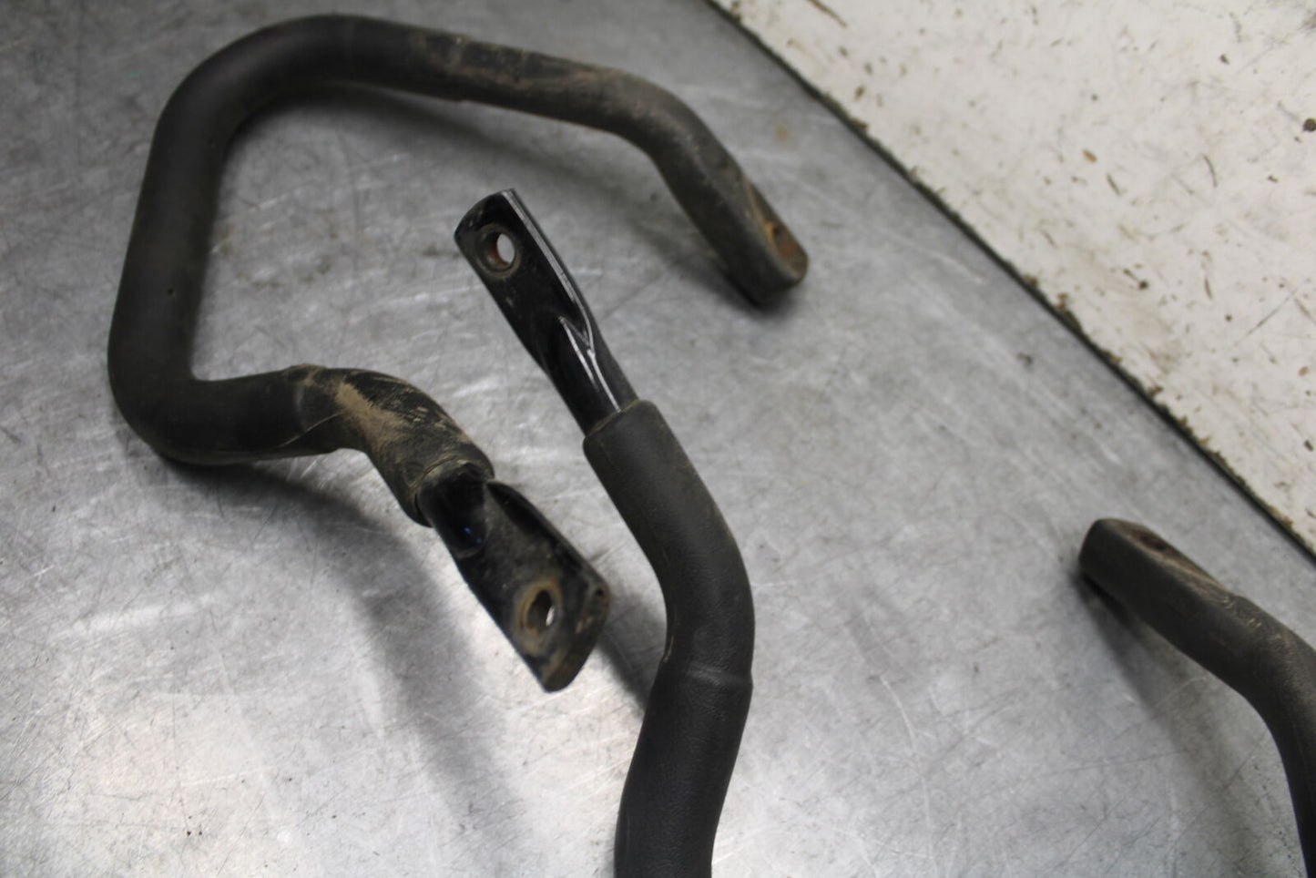 05-06 YAMAHA ROYAL STAR PASSENGER REAR SEAT GRAB BAR HANDLE SET BB697