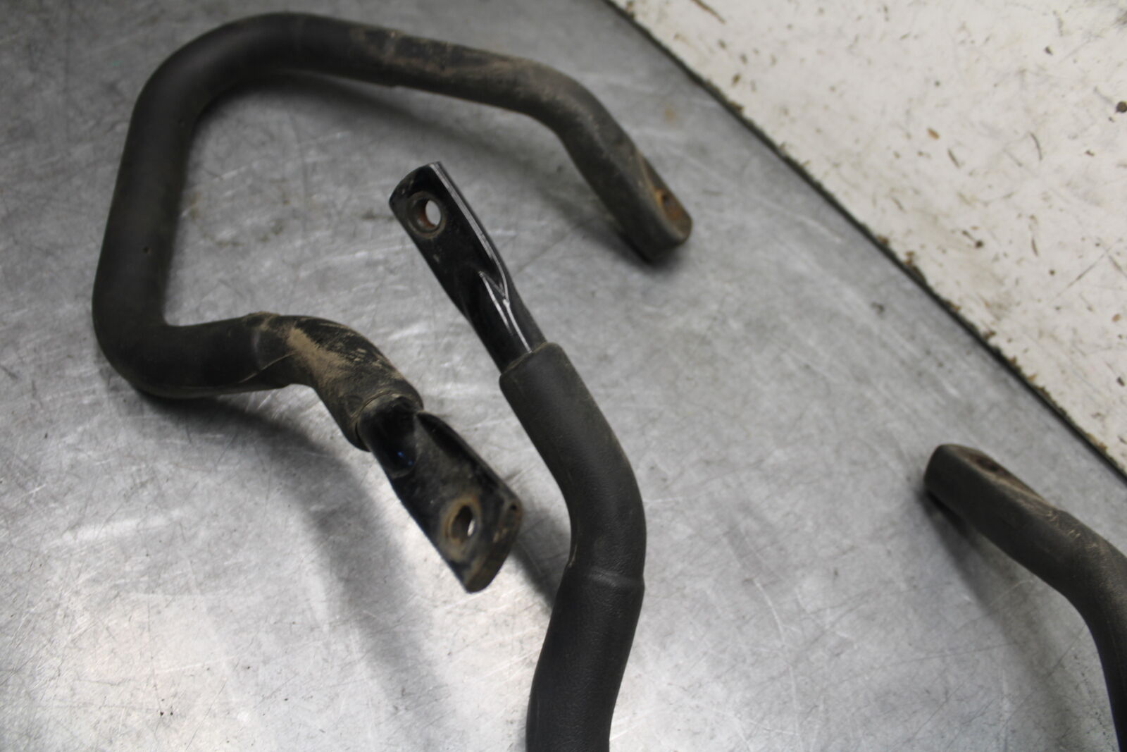 05-06 YAMAHA ROYAL STAR PASSENGER REAR SEAT GRAB BAR HANDLE SET BB697