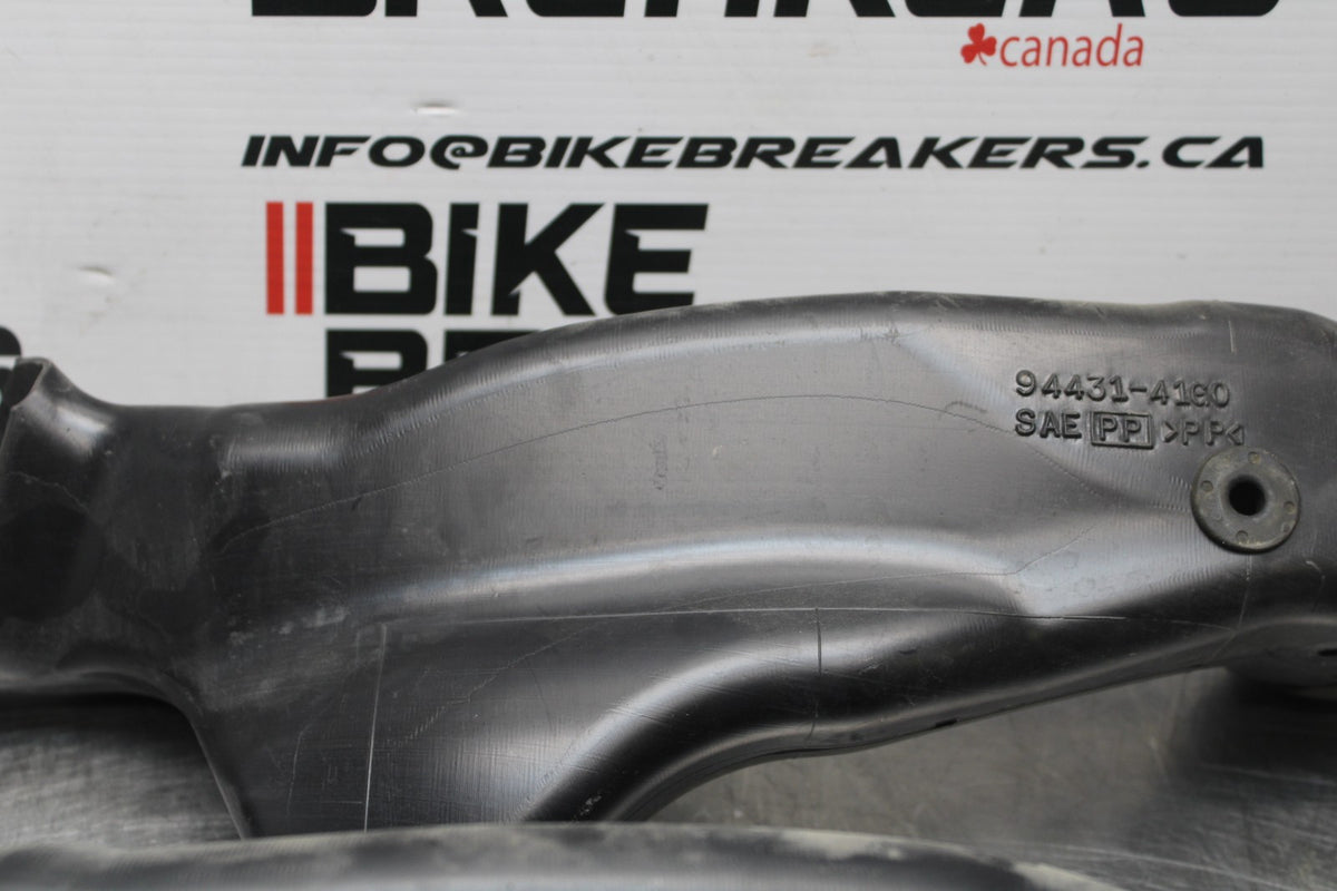 05-06 SUZUKI GSXR1000 RIGHT LEFT AIR INTAKE DUCTS BB857