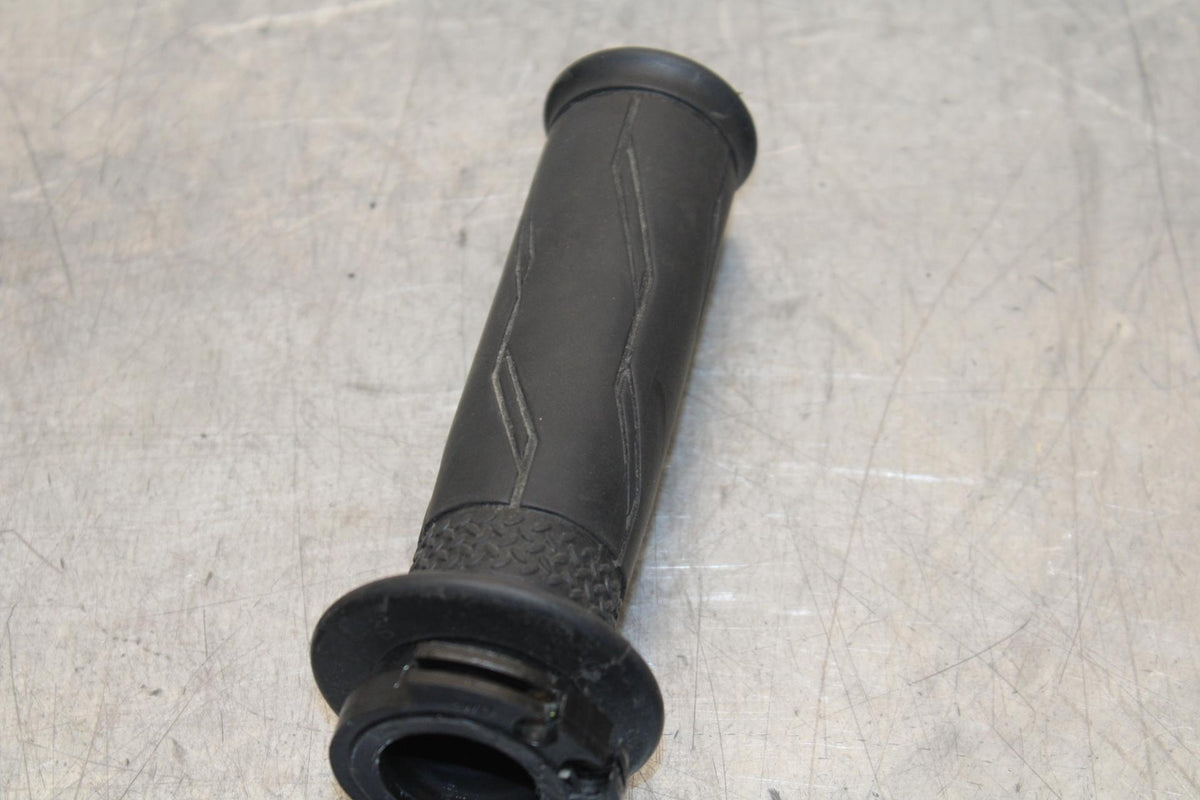 19-21 YAMAHA YZF R3 RIGHT THROTTLE GRIP BB588