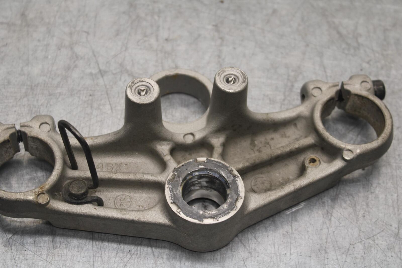 1988 Yamaha FZ600 FORKS UPPER TRIPLE TREE CLAMP BB601