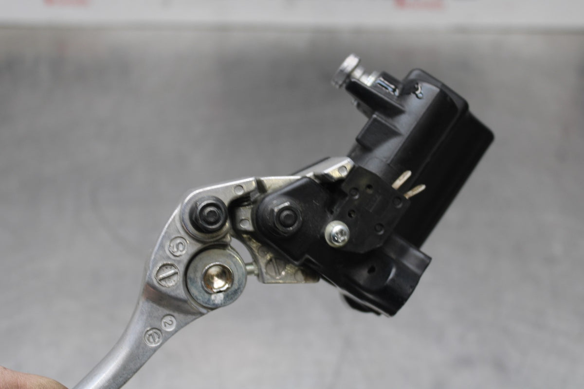 14 TRIUMPH STREET TRIPLE ABS FRONT BRAKE MASTER CYLINDER w/ LEVER BB808