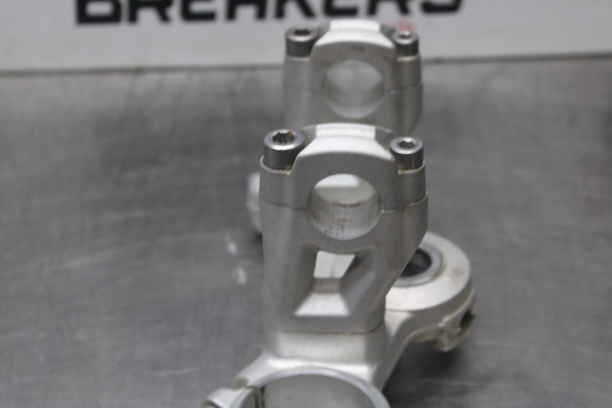 15 TRIUMPH TIGER 800 FORKS UPPER TRIPLE TREE CLAMP BB873