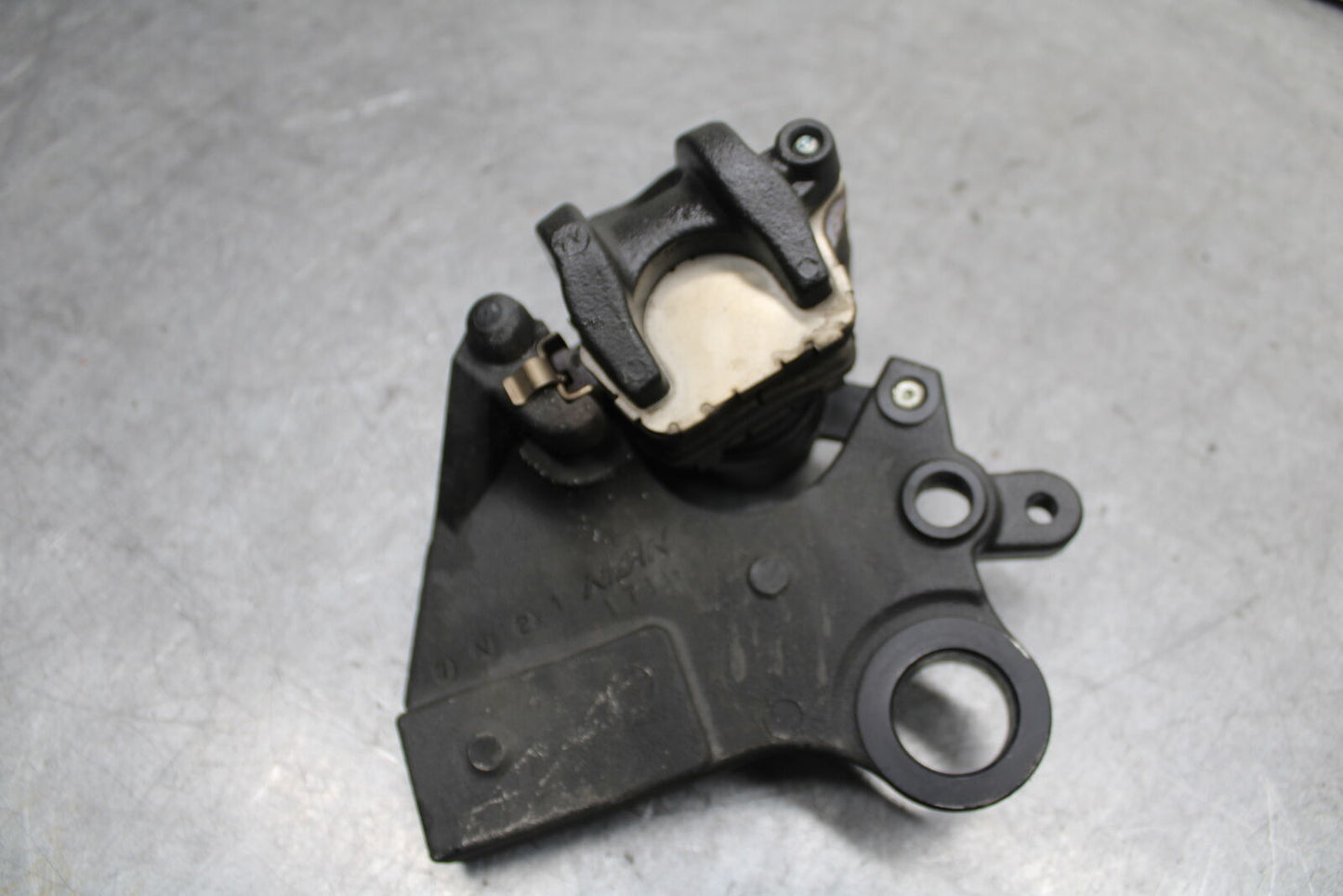 13-18 KAWASAKI NINJA ZX6R REAR BRAKE CALIPER W MOUNT BRACKET 43080-0114-DJ BB666