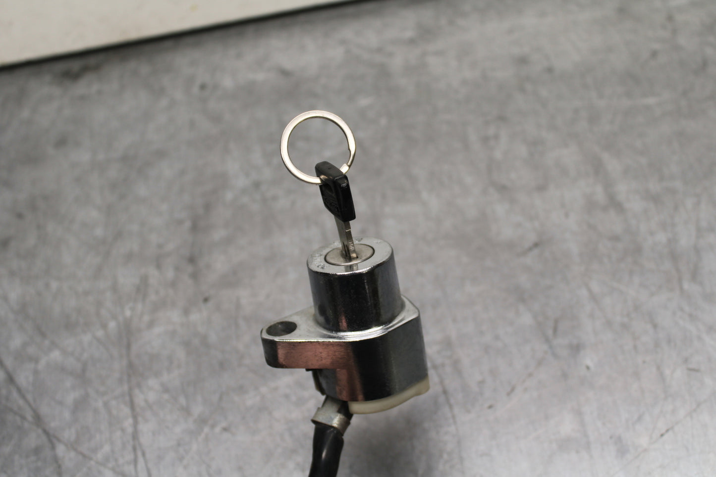 87-03 SUZUKI INTRUDER 1400 VS1400GLP IGNITION LOCK W KEY & GAS CAP BB752