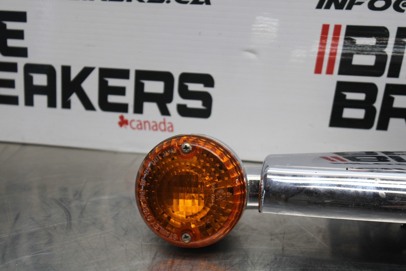 03-08 KAWASAKI VULCAN 1600 REAR BACK TURN SIGNAL BAR MOUNT & LIGHTS BB196