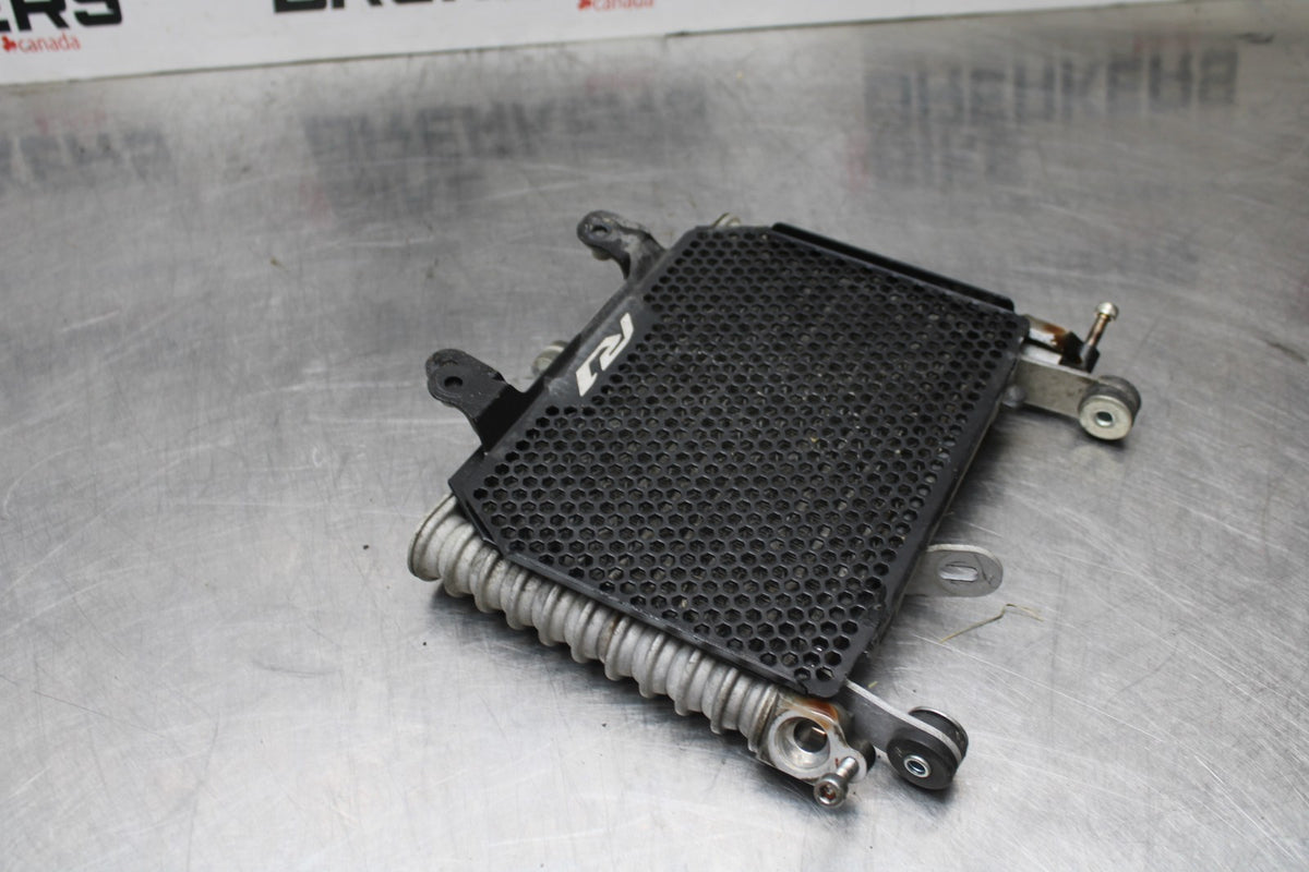 18 YAMAHA YZF R1  ENGINE MOTOR OIL COOLER  BB838
