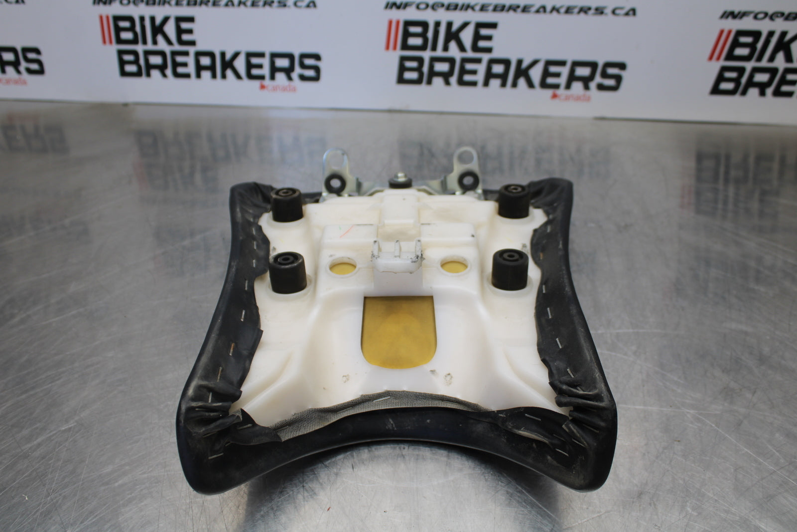 09-15 YAMAHA FZ6R FRONT DRIVERS SEAT PAD SADDLE PILLION BB161