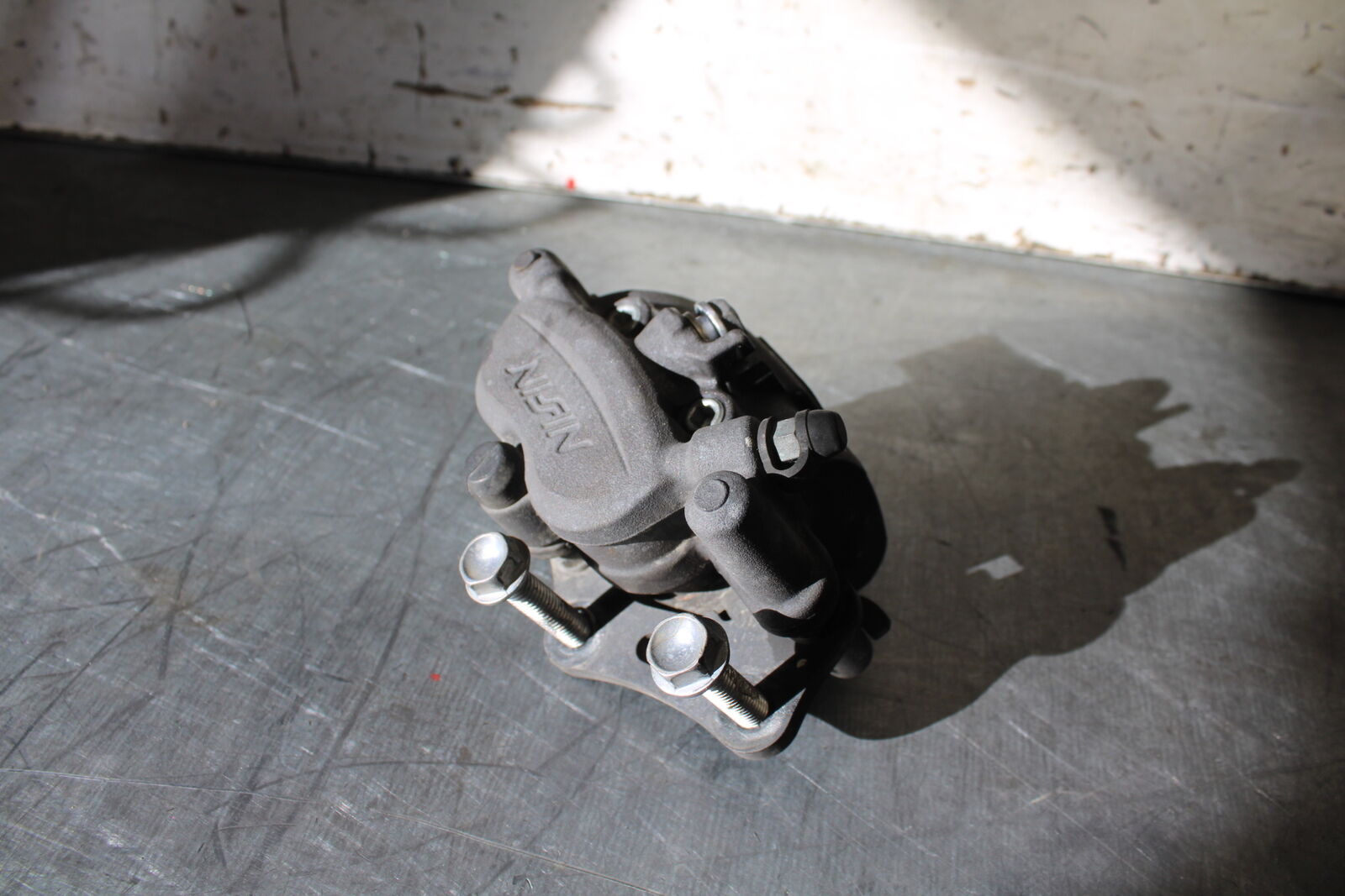 19-22 KAWASAKI Z400 RIGHT FRONT BRAKE CALIPER BB708