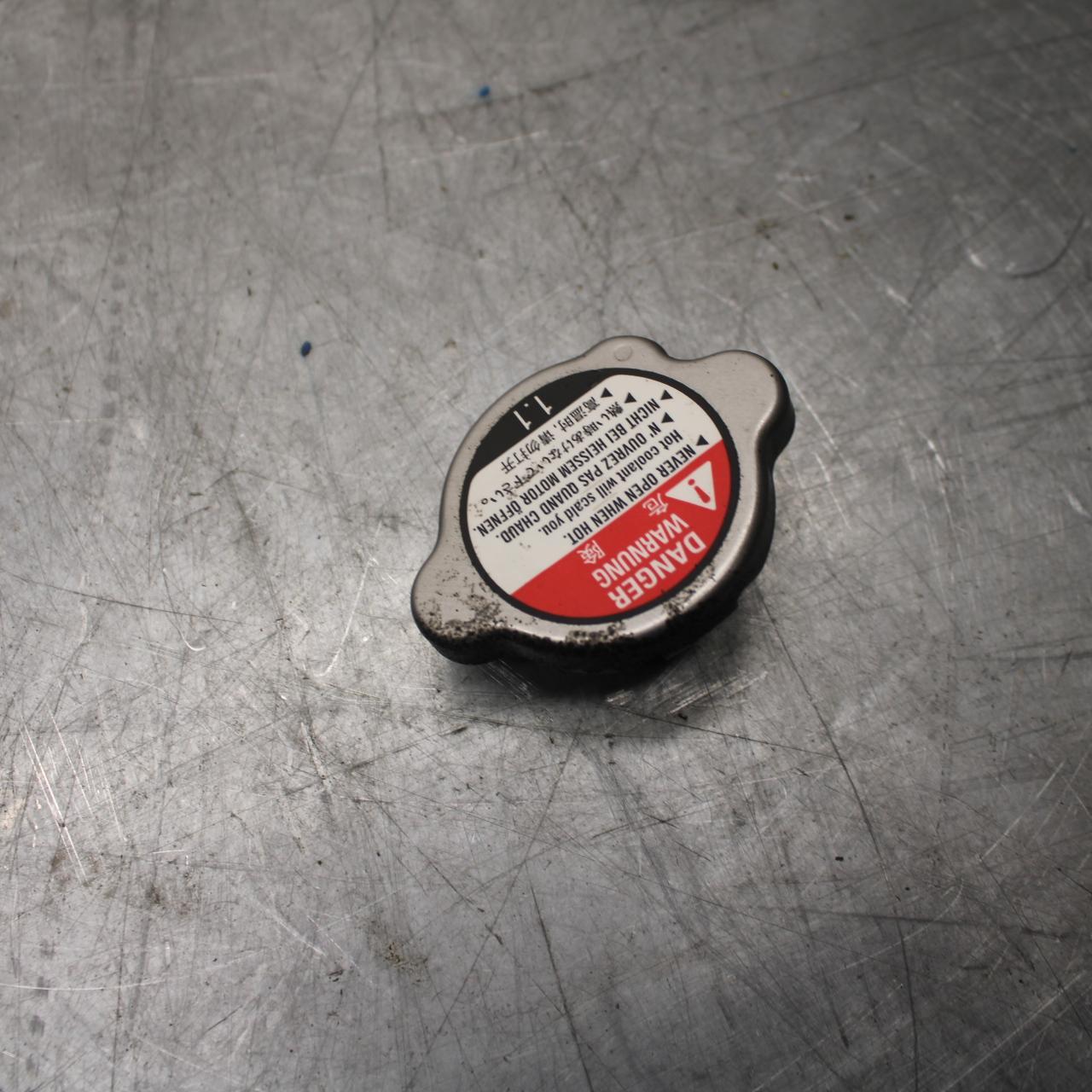 18 KAWASAKI Z 400 RADIATOR CAP BB469