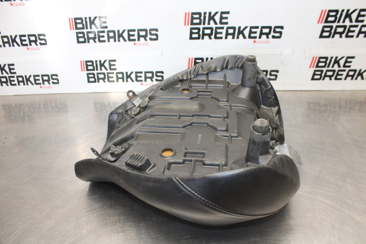 05-09 SUZUKI BOULEVARD C90 FRONT DRIVERS SEAT BB918