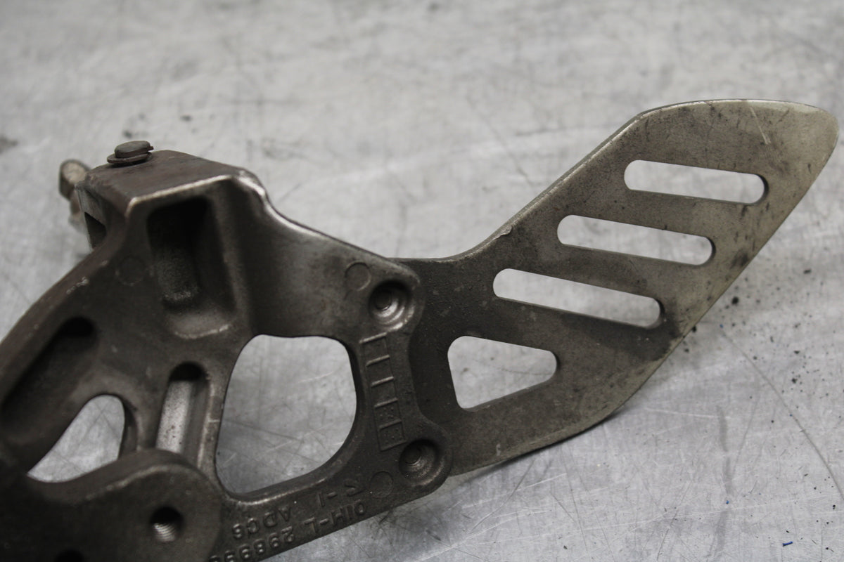 06-07 SUZUKI GSXR 600 LEFT REARSET REAR SET DRIVER FOOT PEG REST STOP BB737
