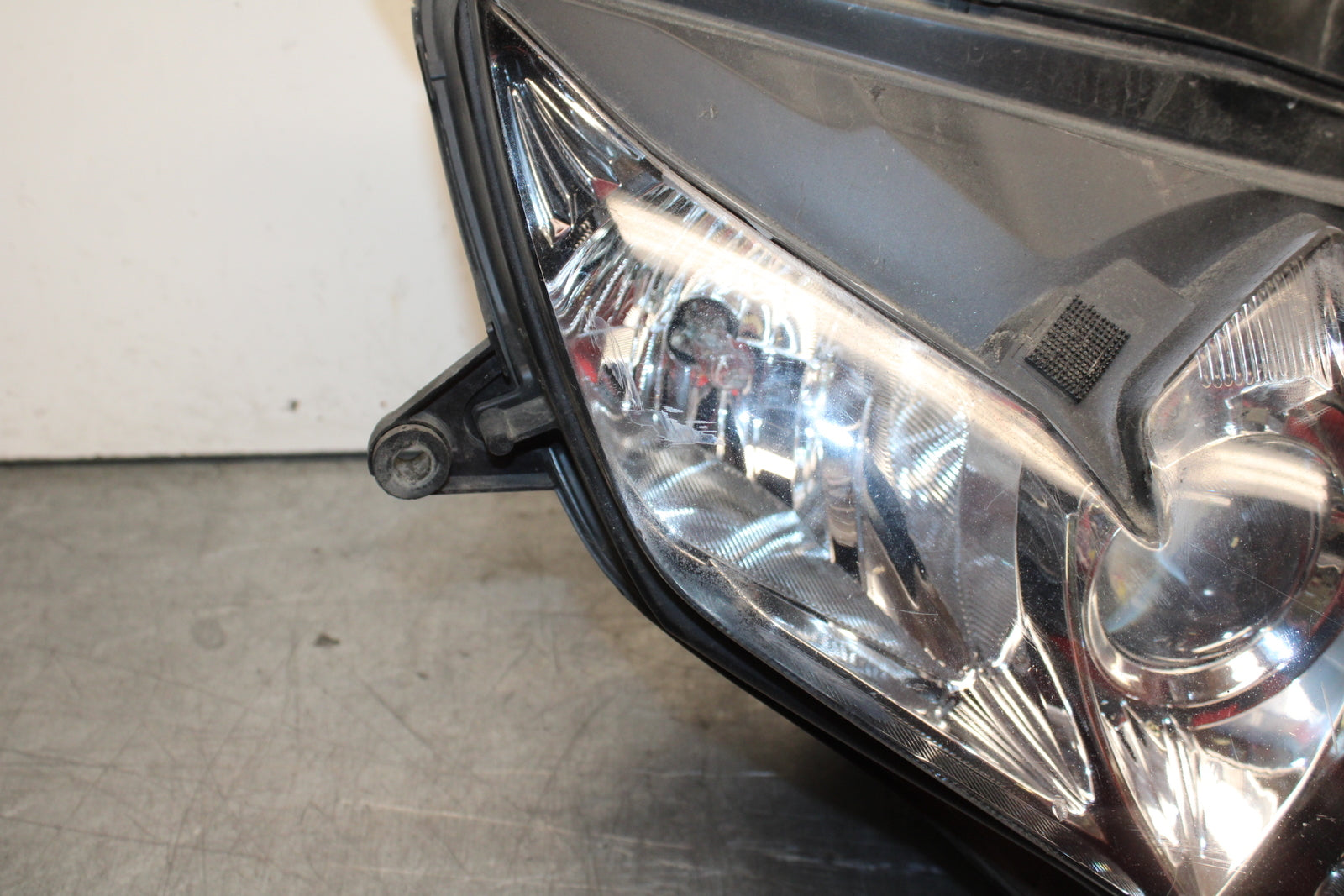 08-10 SUZUKI GSXR 600 FRONT HEADLIGHT HEAD LIGHT LAMP BB753