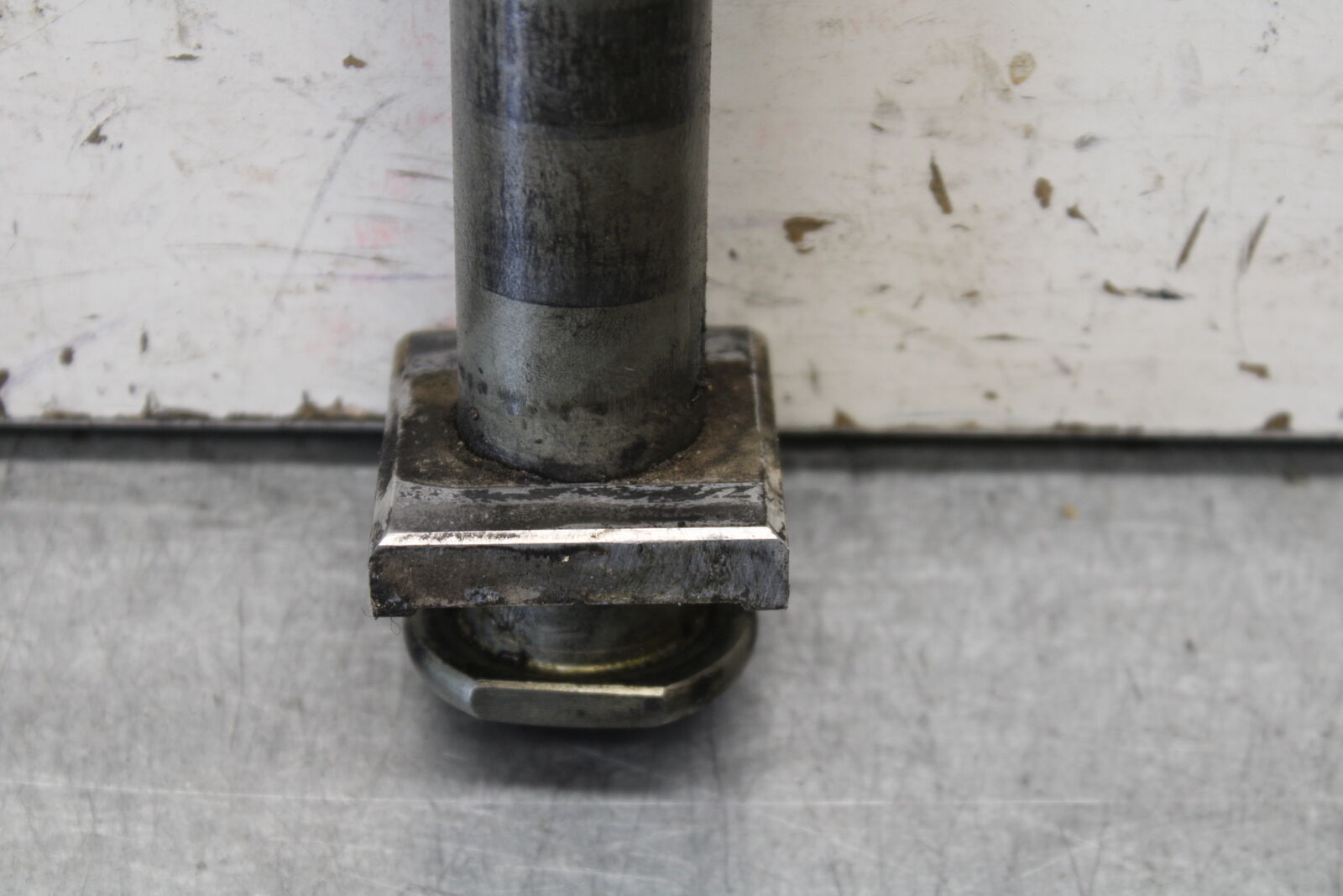 16 KAWASAKI NINJA ZX10R REAR AXLE BACK WHEEL RIM BOLT AXEL 41068-0613 BB650